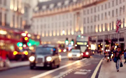 عکس از خیابان معروف لندن با ماشین های قدیمی و کلاسیک