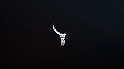 عکس فانتزی فضانوردی که خود را بر روی هلال ماه انداخته است با پس زمینه سیاه