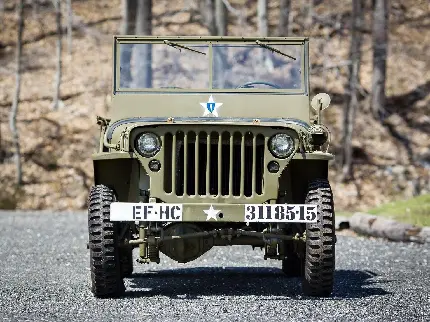 دانلود عکس Jeep قدیمی مورد استفاده در جنگ از رو به رو