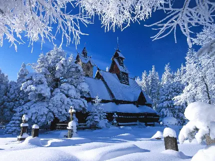 عکس پروفایل زمستانی دخترانه با طرح های شیک و زیبا و خانه قشنگ پوشیده شده در برف