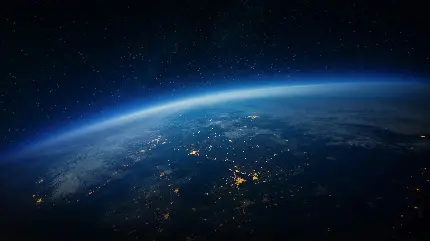 دانلود رایگان تصویر کره زمین در شب با هالهء آبی اطرافش مناسب دسکتاپ