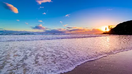 تصویر زیباترین و جالب ترین ساحل دنیا با امواج در غروب آفتاب