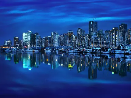 بک گراند شهر ساحلی مدرن و زیبا با کیفیت 7K مخصوص ویندوز