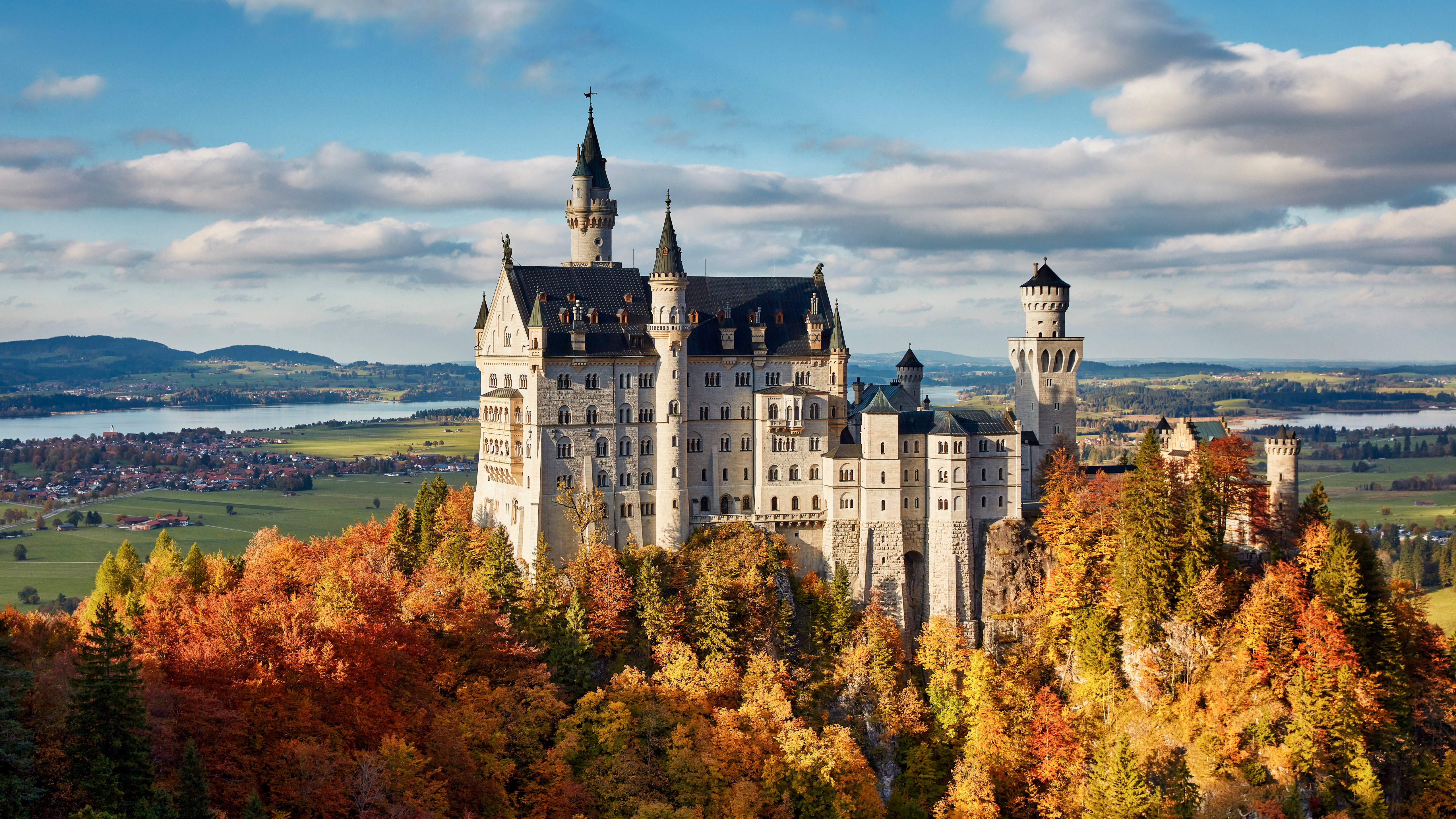 تصویر زمینه 9K یکی از رویایی ترین قلعه های آلمان