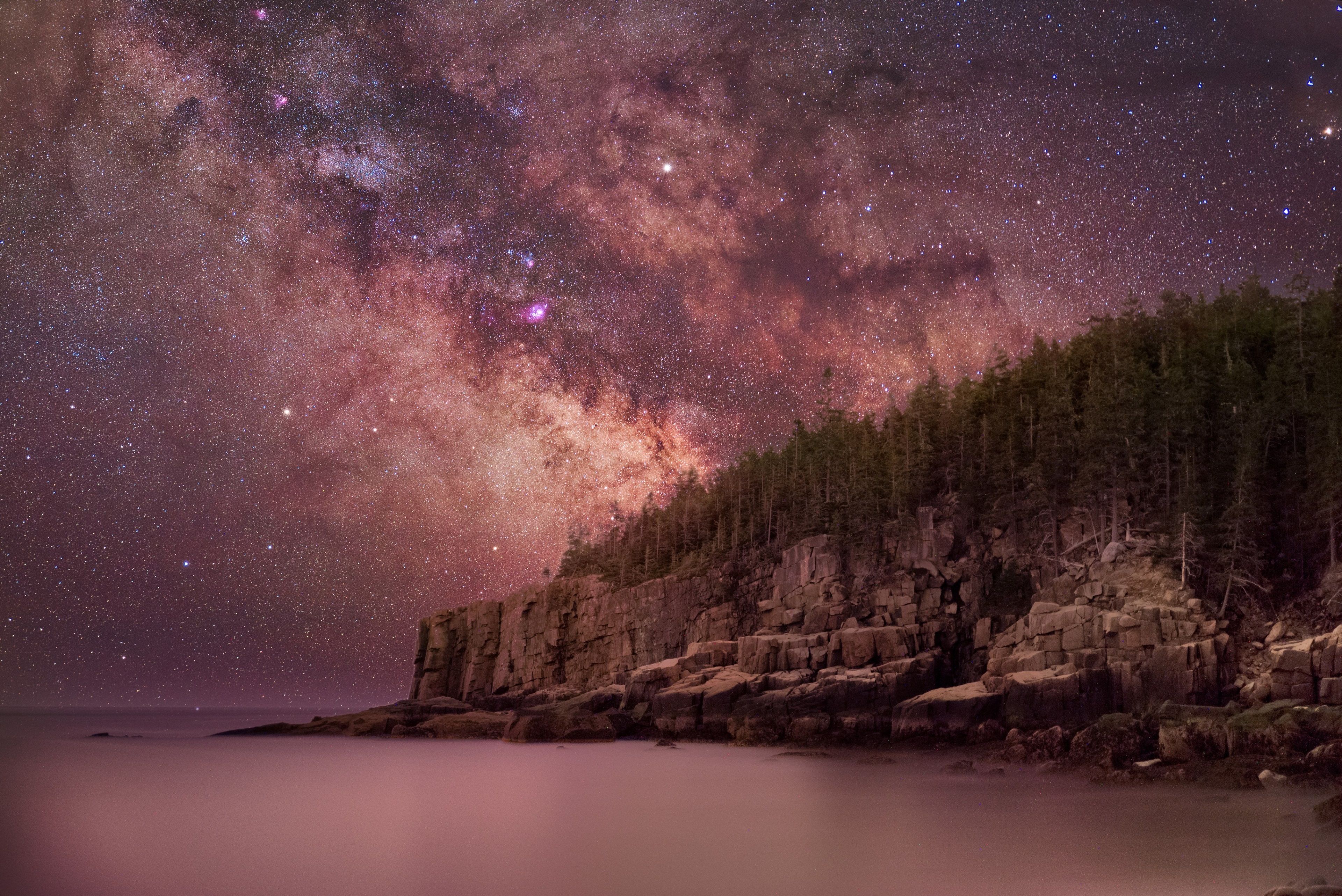 تصویر زمینه زیبا پارک ملی آکادیا با شب پرستاره و کهکشان
