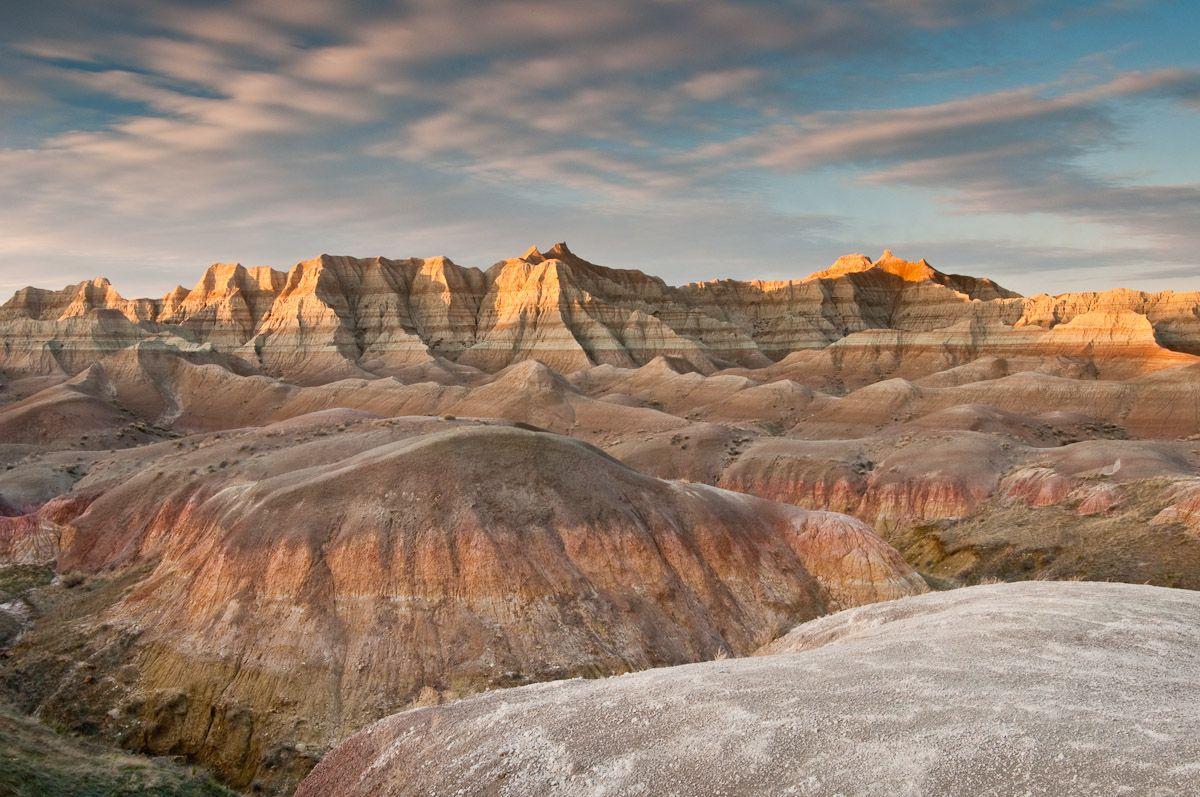 تصویر زیبا از صخره های پارک ملی بدلندز با کیفیت عالی