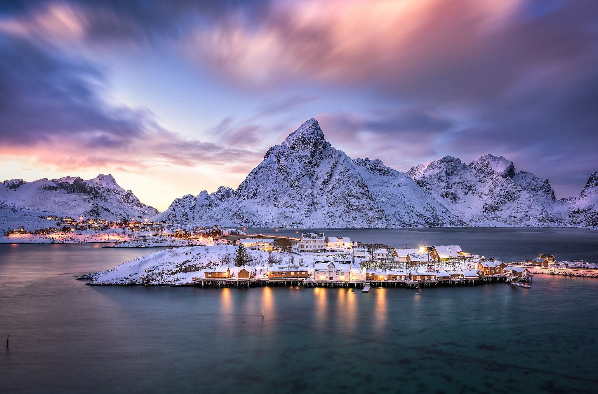 عکس با کیفیت hd برای تصویر زمینه کوهستانی نروژ در فصل زمستان