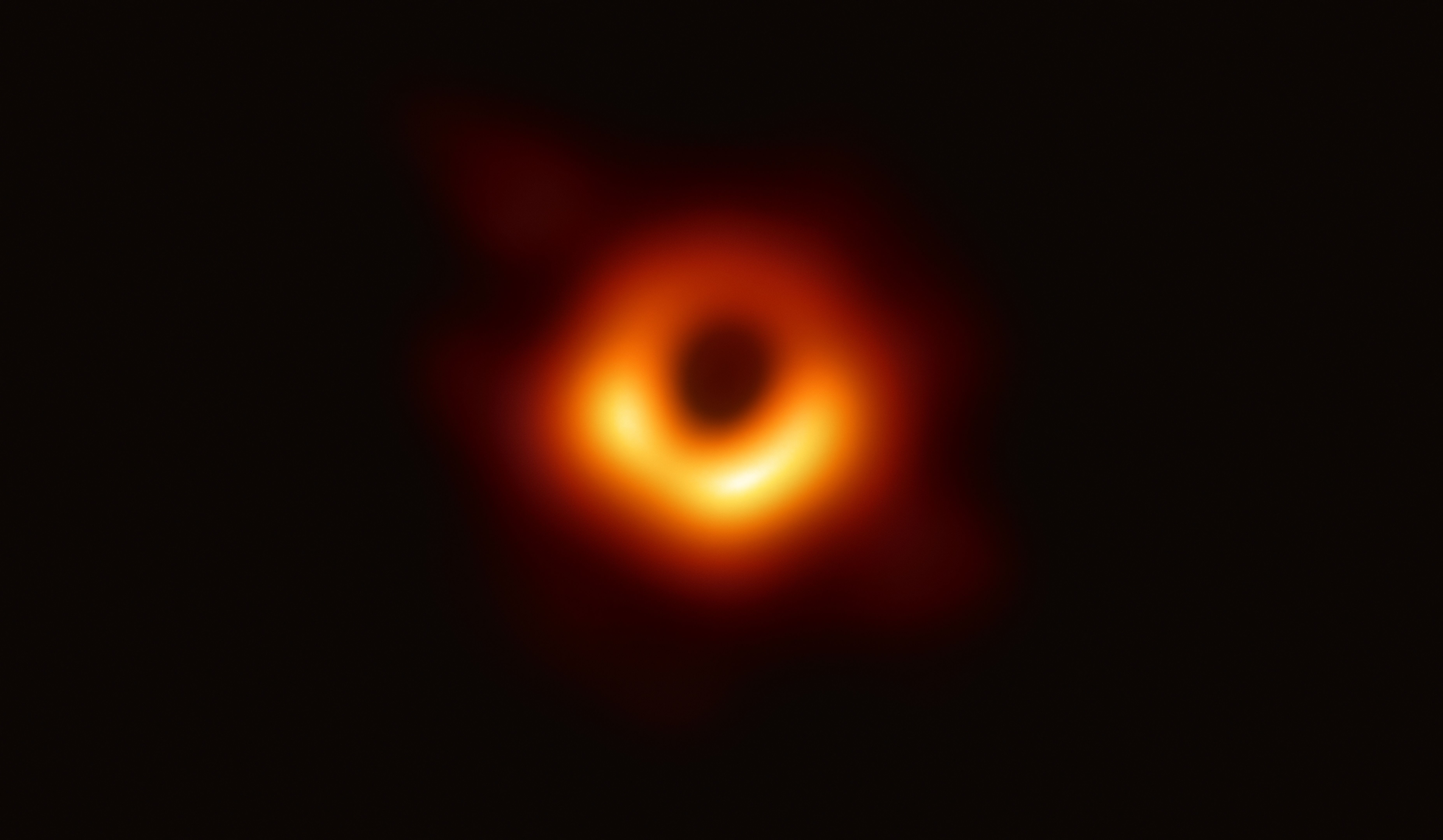 اولین تصویر واقعی از سیاه چاله فضایی با کیفیت 4k