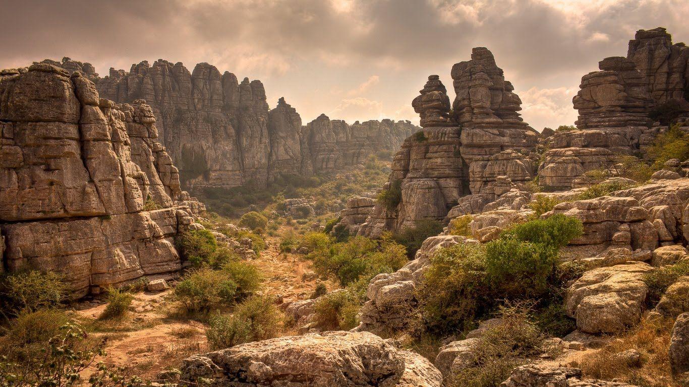 تصویری زیبا از صخره‌های پارک ملی بدلندز با کیفیت بالا