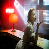 چاپ قاب موبایل و گوشی تصویر مارگو رابی Margot Robbie با لباس کاملا ساده و رنگ روشن