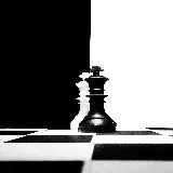 عکس سیاه و سفید وزیر و پادشاه بازی شطرنج برای والپیپر موبایل