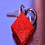 عکس قفل قرمز اکلیلی با طرح قلب با کیفیت 9K