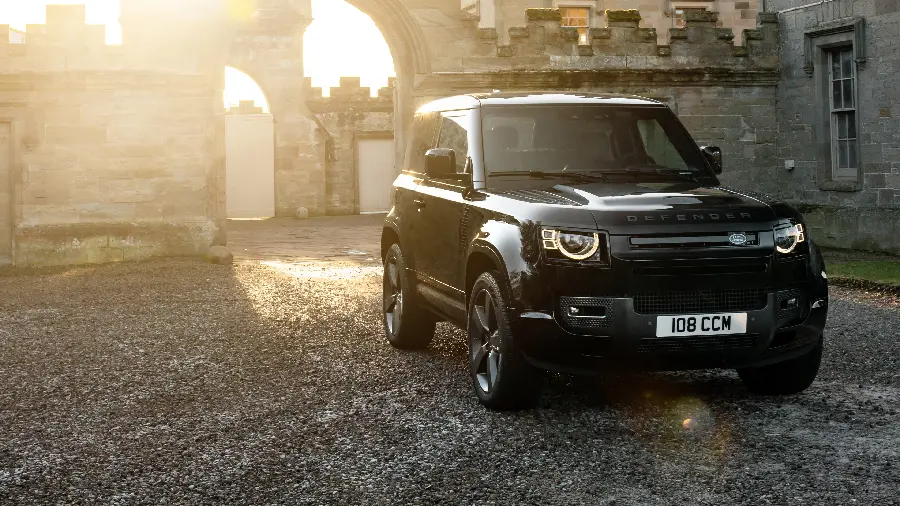 عکس ماشین لندرور دیفندر Land Rover Defender با رنگ مشکی