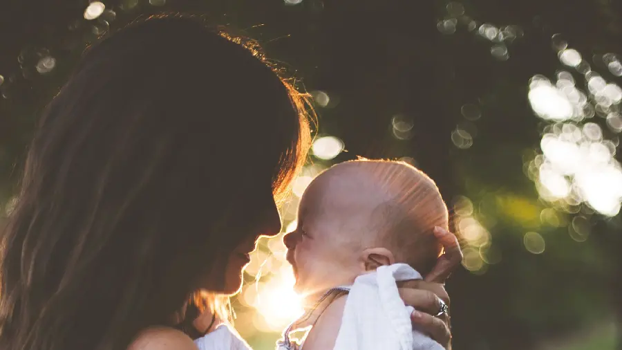خوشگل ترین پوستر مادر و بچه با کیفیت HD برای چاپ 
