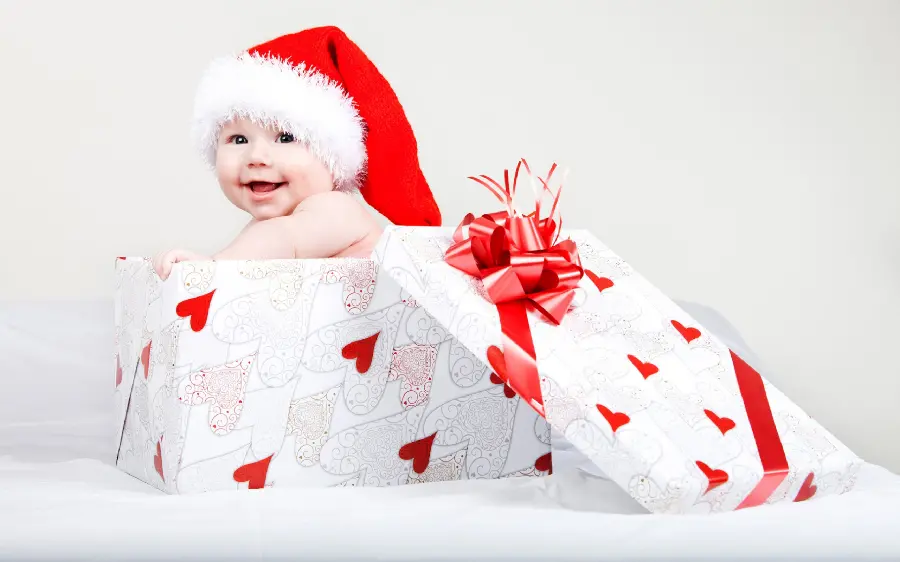بک گراند کریسمس با طرح نوزاد کوچولو در جعبه هدیه 