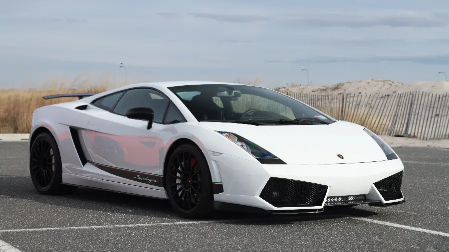 عکس پروفایل پرطرفدار Lamborghini Gallardo به رنگ سفید رویایی 