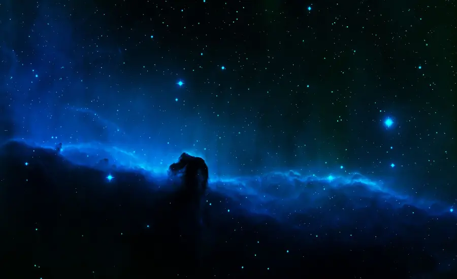 دانلود زمینە باکیفیت عالی از سحابی سر اسب با رنگ آبی کربنی نزدیک صورت فلکی شکارچی