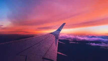 تصویر فوق العاده زیبا از نمای بیرون پنجره هواپیما برای زمینه