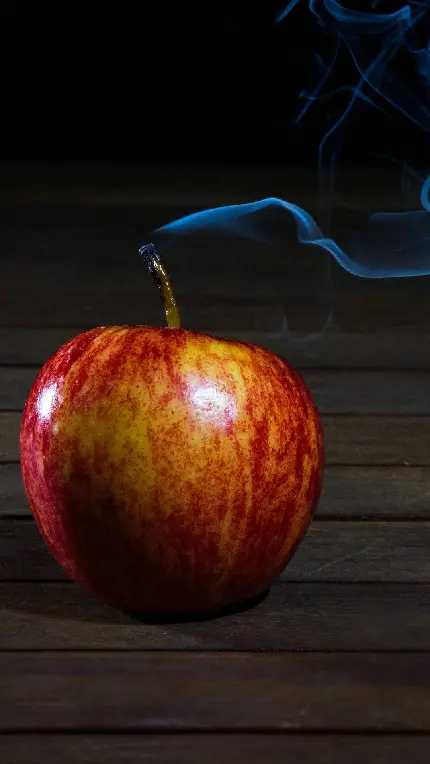 سیبی که از ته آن دود بر میخیزد در شکل آرم اپل