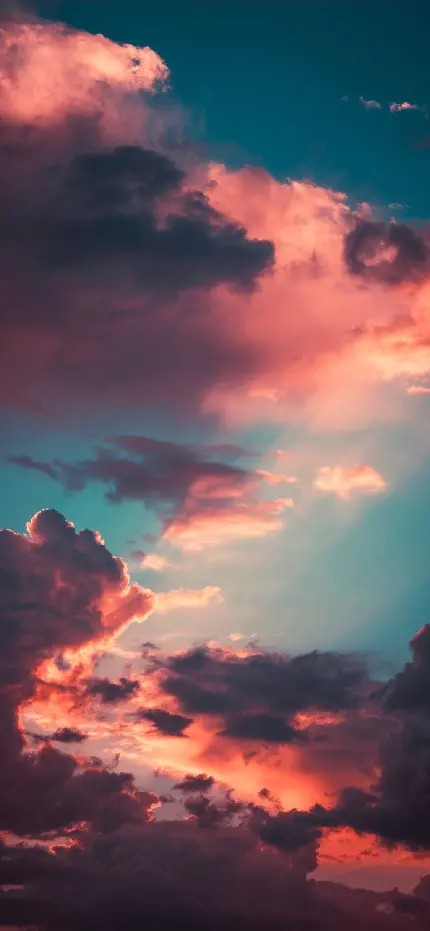 دانلود تصویر استوک غیر عادی و جدید از آسمانی با ابرهای ترسناک باکیفیت HD