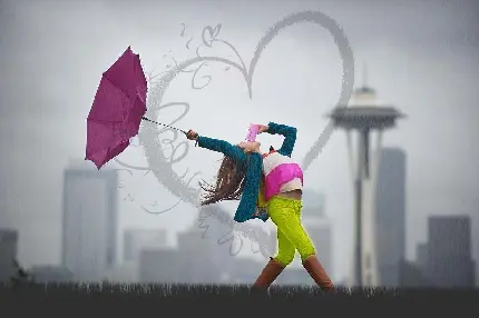 تصویر زمینە رمانتیک خاص گوشی اپل از دختر شاداب با چتری شرابی روشن در باران انیمەای باکیفیت hd