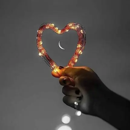 دانلود تصویر زمینه خوشگل عاشقانه از قلب طلایی و ماه
