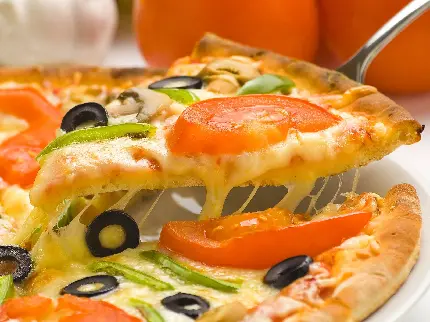 دانلود بک گراند زیبا و خواستنی از پیتزا سبزیجات خوشمزه 2022