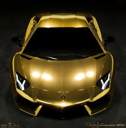تصویر Full HD تماشایی از خودروی لامبورگینی به رنگ طلایی براق