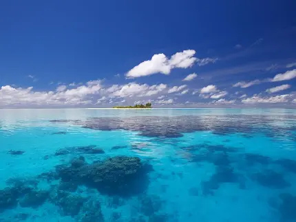 عکس استوک فوق العاده تماشایی از اقیانوس آبی رنگ زیبا