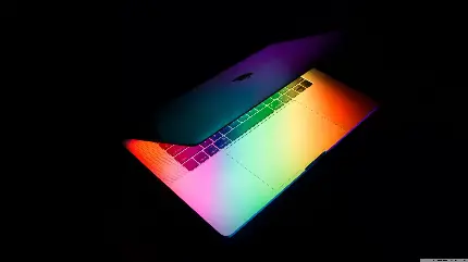 دانلود تصویر زمینە رنگارنگ لپ‌تاب اپل و لوگوی سیب گاز گرفتە حک شدە رویش باکیفیت ناب