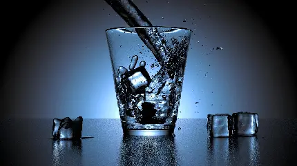 عکس پروفایل ترکیبی، مشکی و آبی از لیوان آب آشامیدنی با یخ های مکعبی