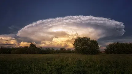 دانلود عکس زمینە ابرهای عظیم الجثە برای والپیپر 4K در طبیعت باکیفیت اچ دی