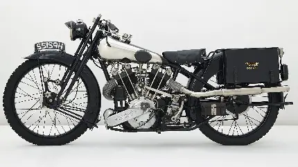 تصویر موتور سیکلت عظیم الجثە و مشکی رنگ سفارشی جدید و سنگین باکیفیت عالی