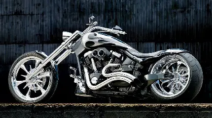 دانلود عکس موتور سیکلت براق نقرەای سفارشی جدید و سنگین با زمینە کبریتی