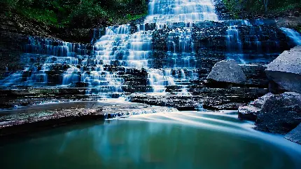 معروف ترین والپیپر آبشار با رنگ های جذاب سرد