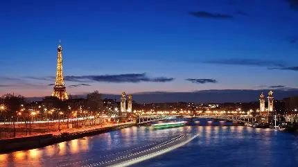 عکس زمینە جذاب خاص تبلت از منظرە زیبای رود و پل کنار برج ایفل در پاریس کشور فرانسە مهد فرهنگ در شب