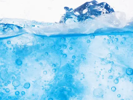 پردانلودترین عکس ساده و بدیع از یخ شناور روی آب با کیفیت 4K
