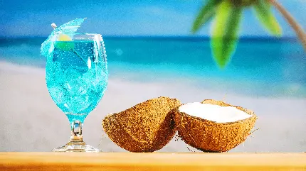 خاص ترین عکس نوشیدنی خنک با طعم نارگیل در ساحل گرم و آفتابی برای اینستاگرام