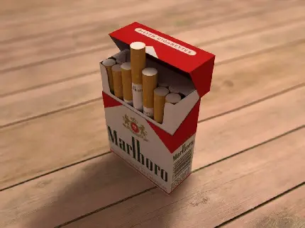عکس باانضباط از جعبه سیگار باز شده مارلبرو روی میز چوبی