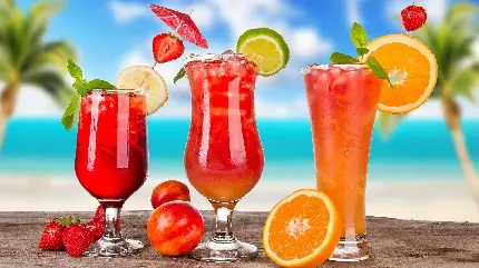 خاص ترین نمای نوشیدنی های خوشرنگ تابستانی در بستر ساحل برای زمینه دسکتاپ