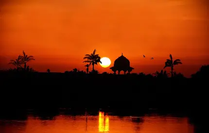 بک گراند تماشایی از غروب خورشید در رود نیل برای لپتاپ 