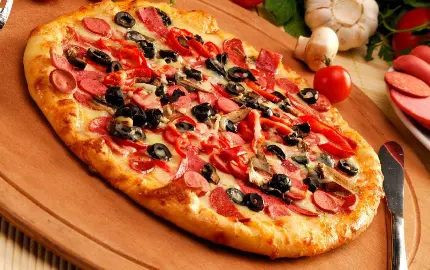 عکس جدید پیتزا با سوسیس و زیتون مناسب آپلود سایت