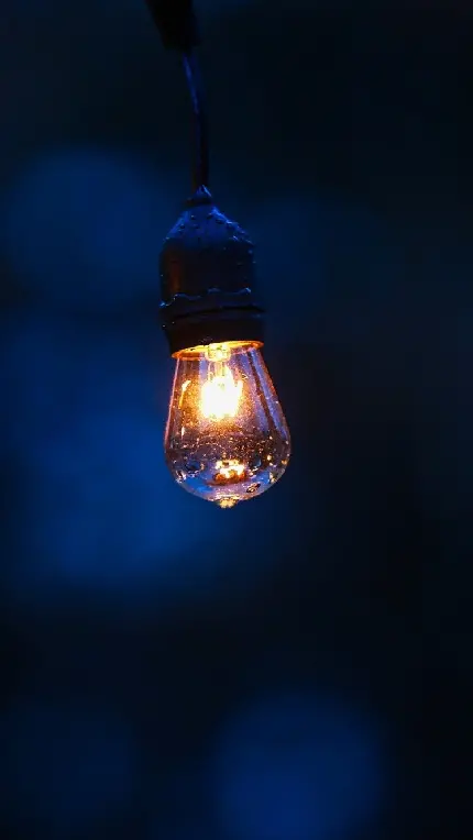 تصویر هنری رویایی از لامپ روشن برای ساخت عکس نوشته