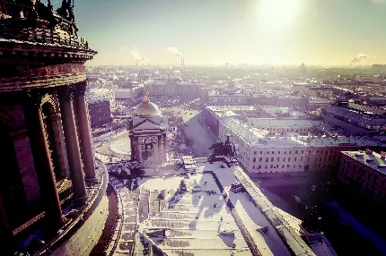 عکس استوک از تابش نور خورشید بر بناهای شهر سن پترزبورگ روسیە