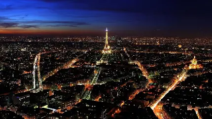 دانلود تصویر استوک بە یادماندنی از نمای جاهای دیدنی شهر شلوغ پاریس نماد فرهنگ فرانسە