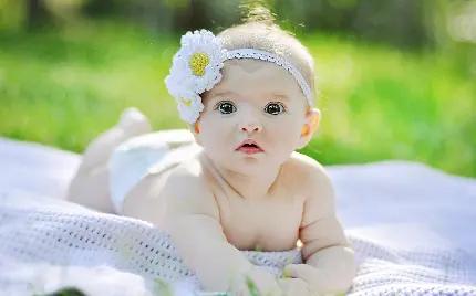 عکس دوست داشتنی از نوزاد خوشگل دختر برای لپتاپ 