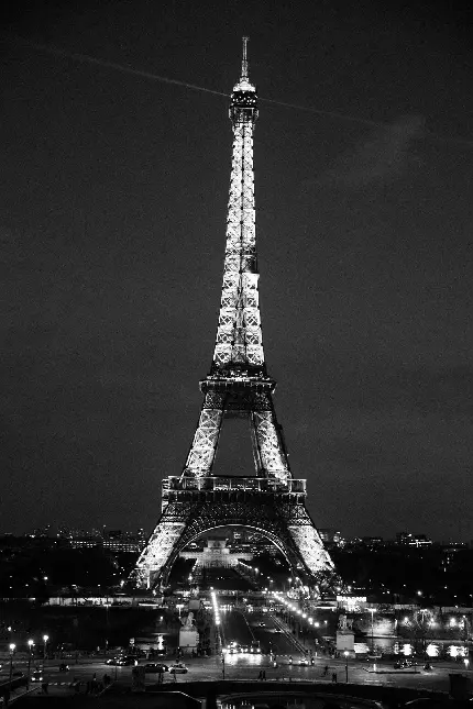 عکس سیاه برج ایفل در پاریس برای پس زمینه و پروفایل با کیفیت بالا