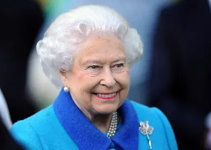 ملکه فوت شده انگلستان با لبخند معروف در یک قاب جالب 