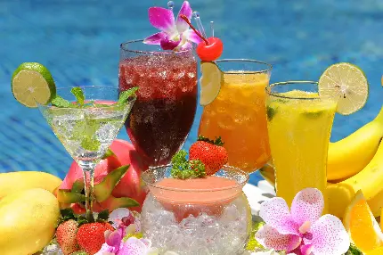 دانلود والپیپر دیدنی از نوشیدنی های خنک و خوشمزه در کنار هم در فصل تابستان برای ویندوز 11
