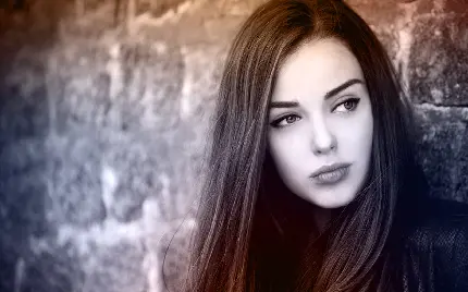 عکس زن در طبیعت شمال